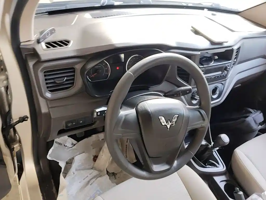 Wuling Hongguang V — миниатюра 10