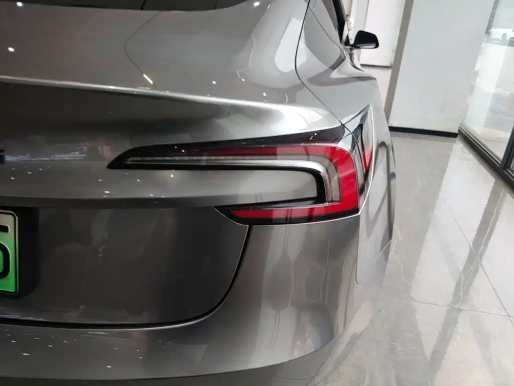 Tesla Model 3 — миниатюра 8