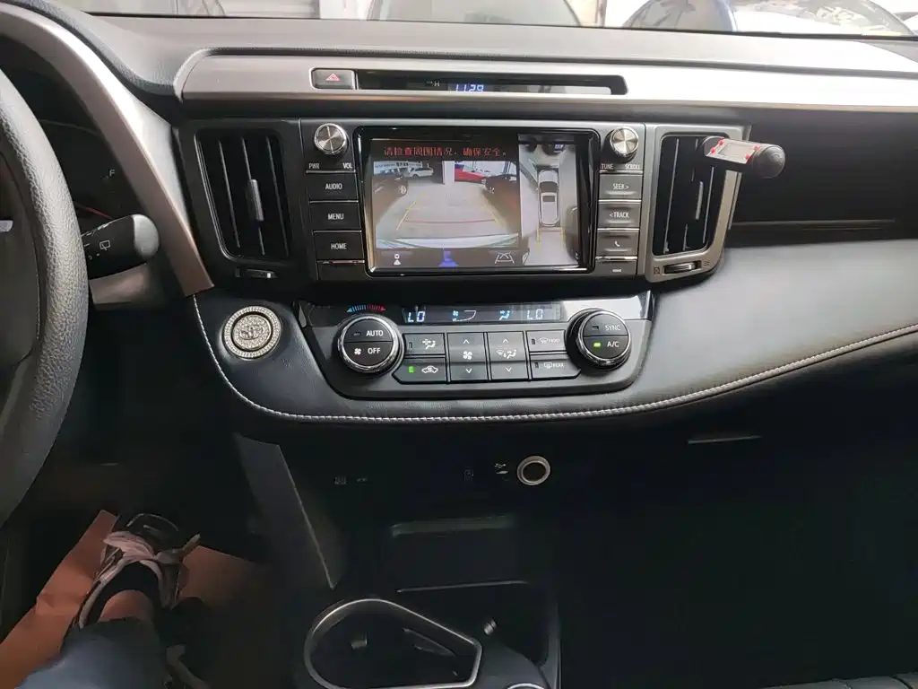 Toyota RAV4 — миниатюра 13