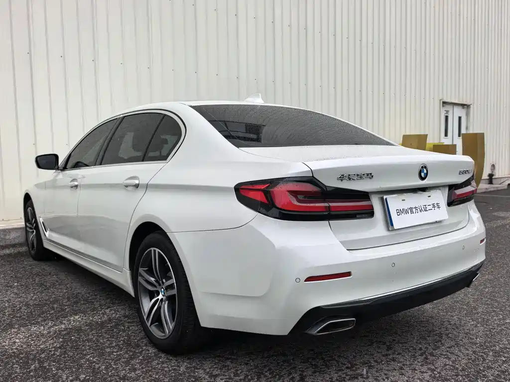 BMW 5 Series — миниатюра 9