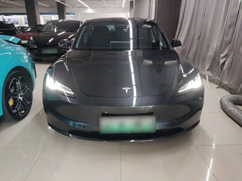 Tesla Model 3 — миниатюра 3