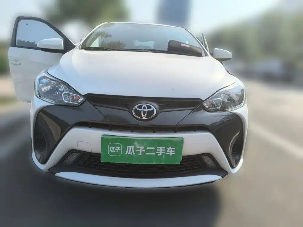 Toyota Yaris L — миниатюра 2