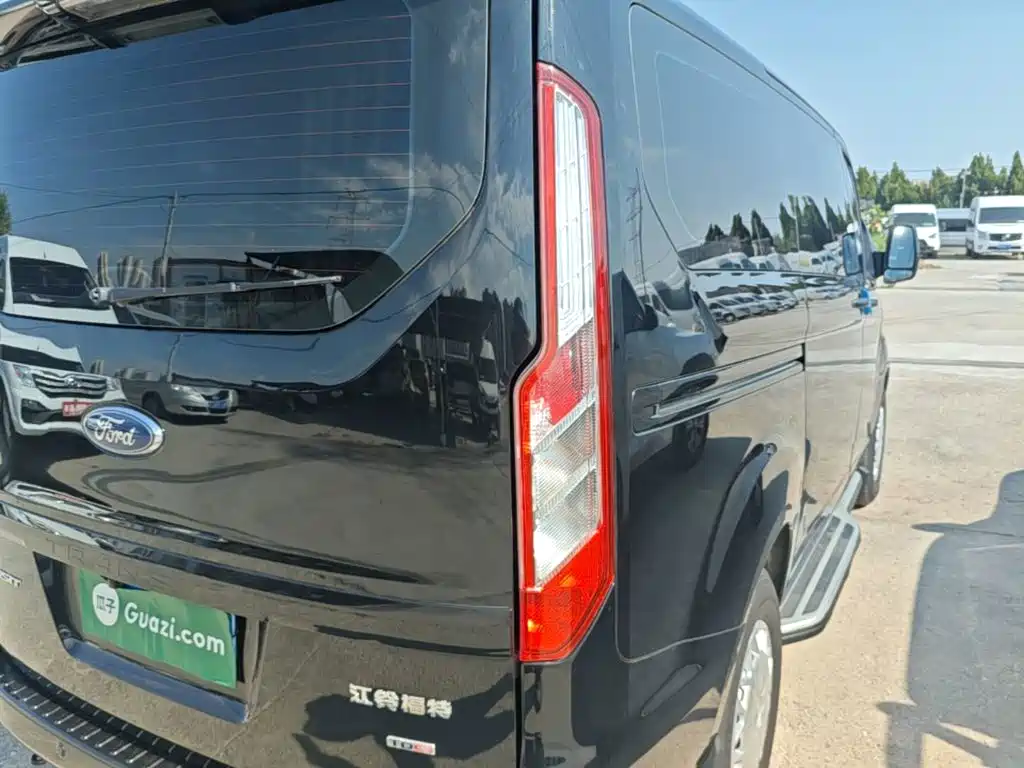 Ford Transit — миниатюра 8