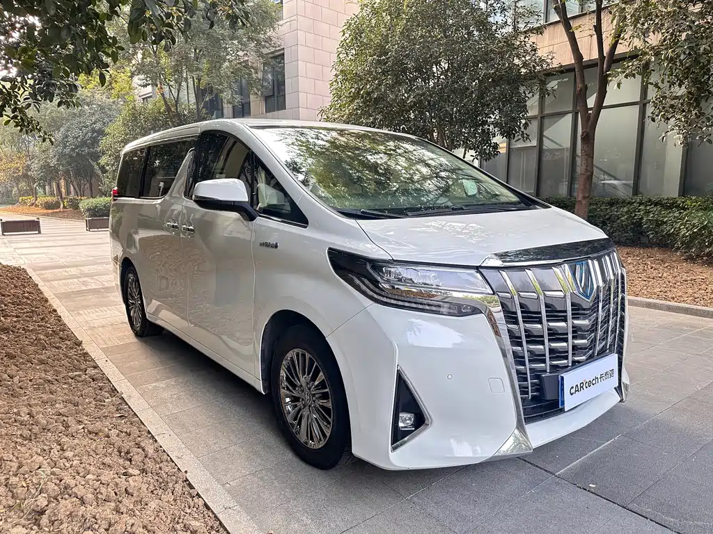 Toyota Alphard — миниатюра 3