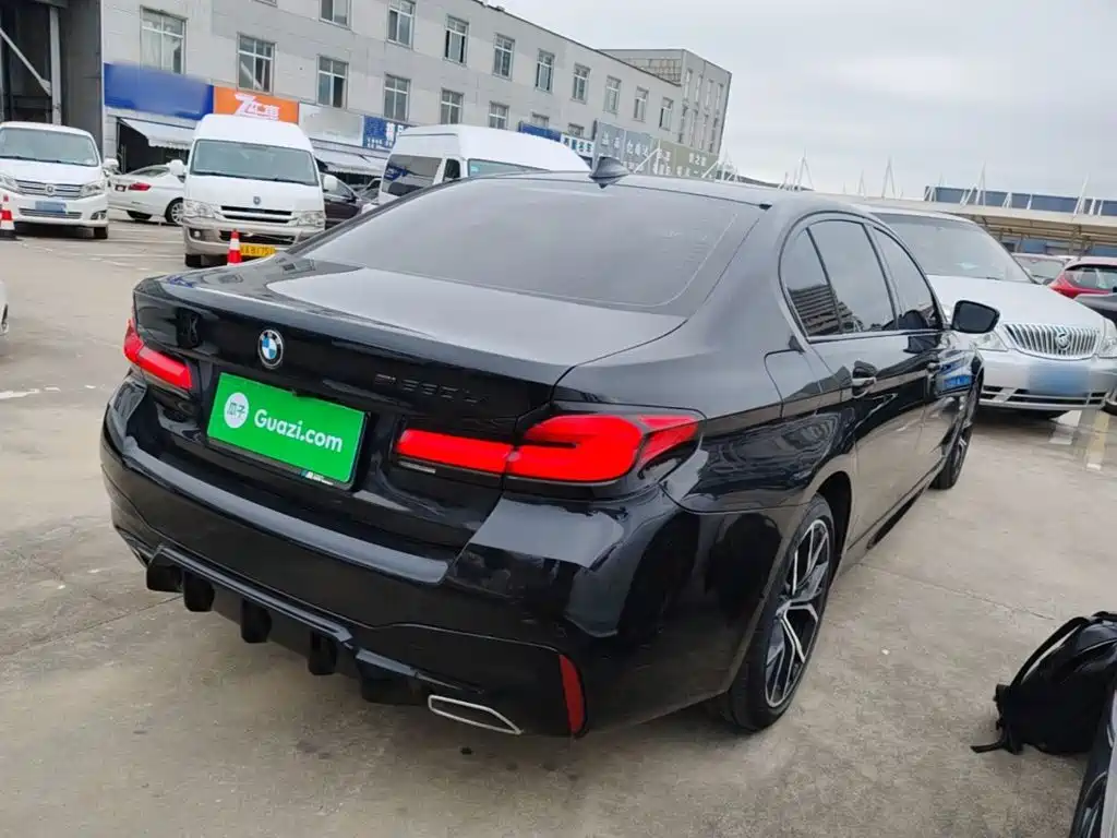 BMW 5 Series — миниатюра 7