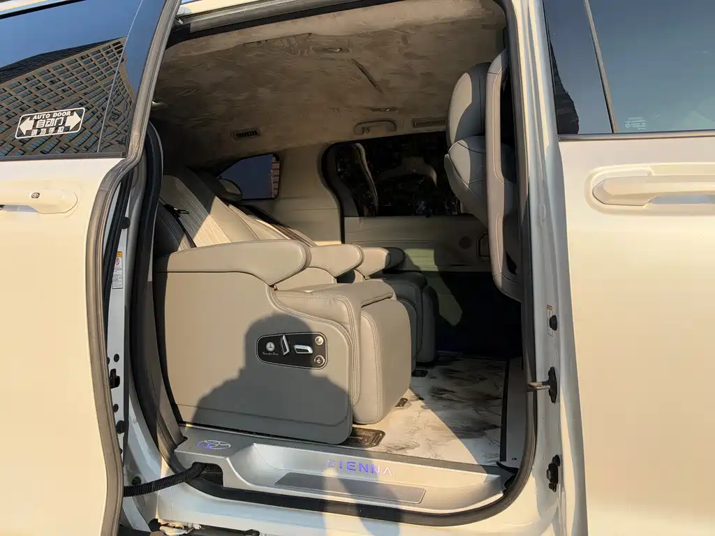 Toyota Sienna — миниатюра 20