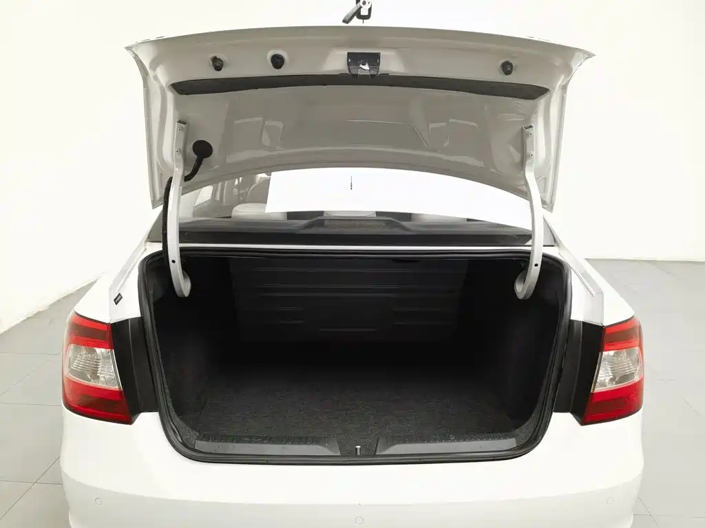 Skoda Rapid — миниатюра 16
