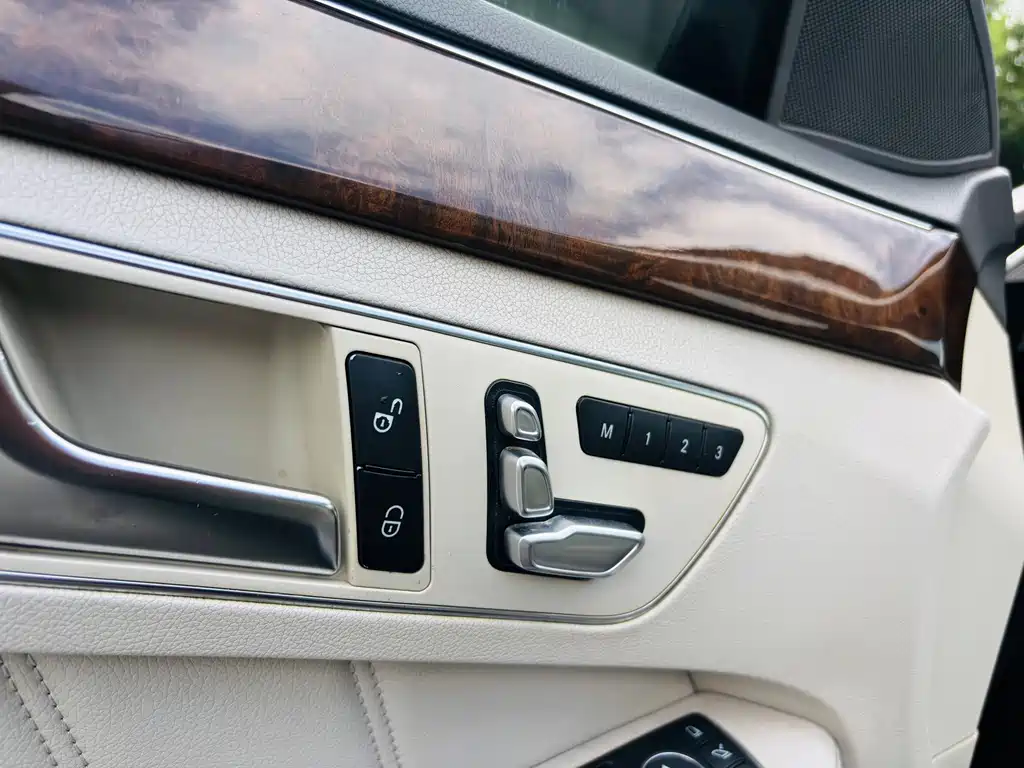 Mercedes-Benz E-Class — миниатюра 5