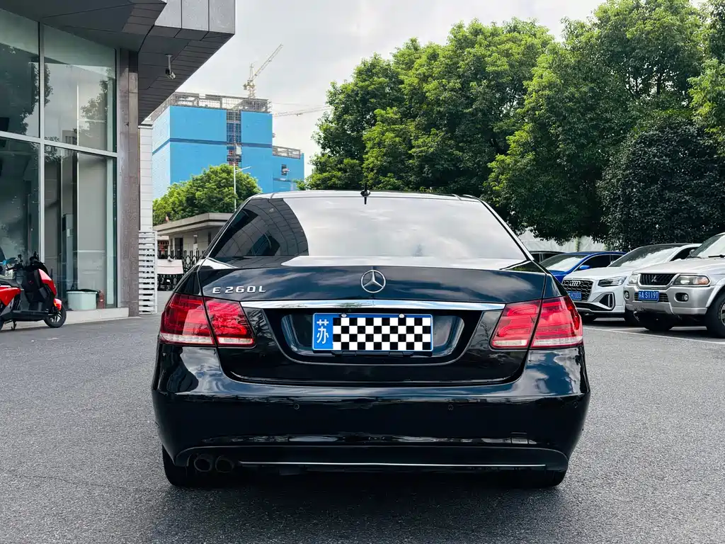 Mercedes-Benz E-Class — миниатюра 13
