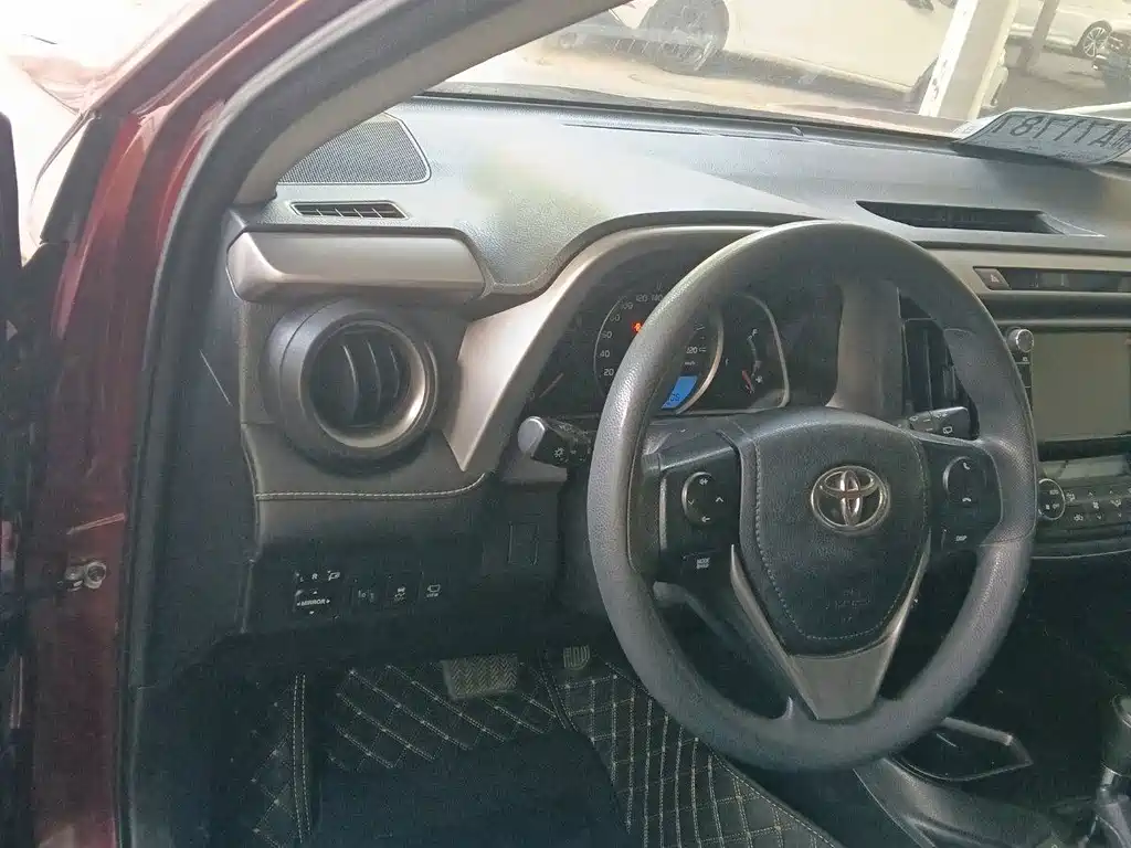 Toyota RAV4 — миниатюра 5