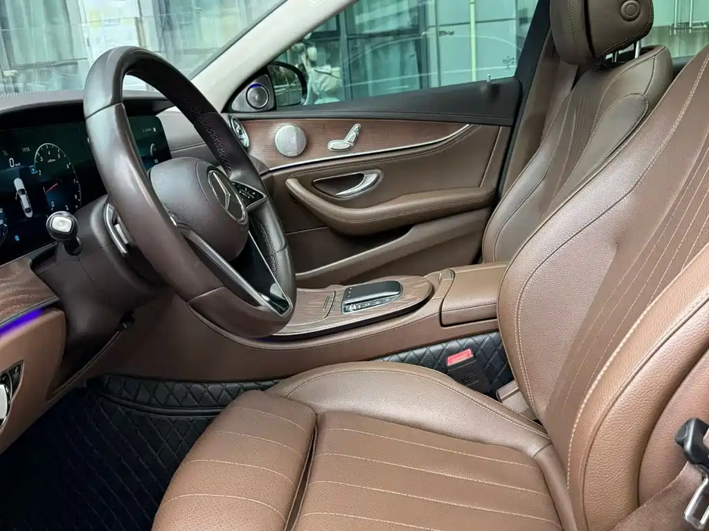 Mercedes-Benz E-Class — миниатюра 8