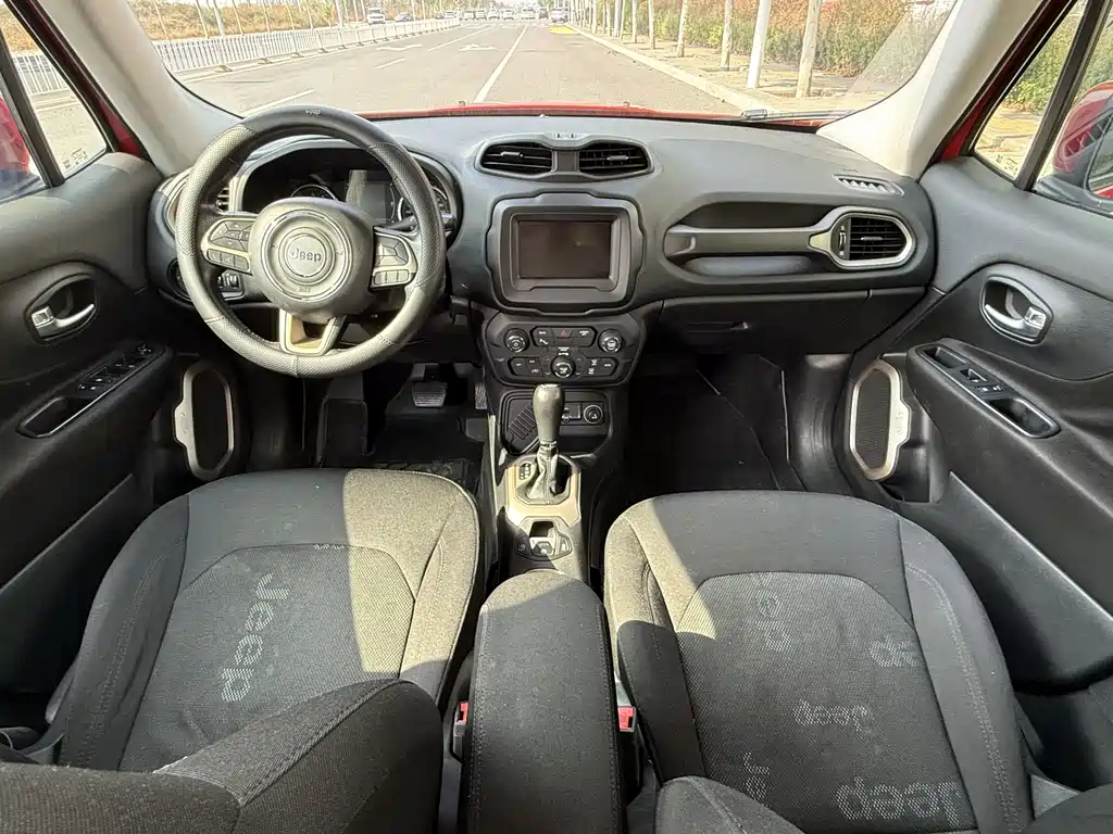 Jeep Renegade — миниатюра 5