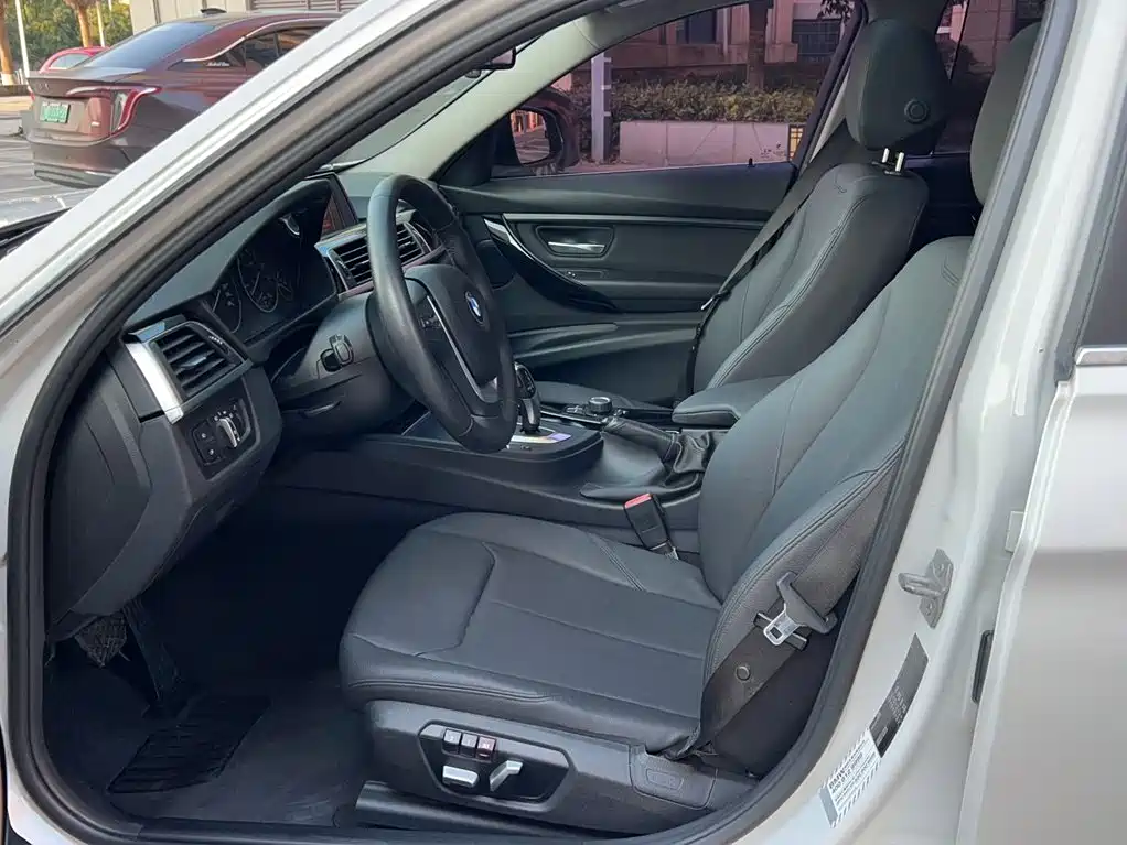 BMW 3 Series — миниатюра 4