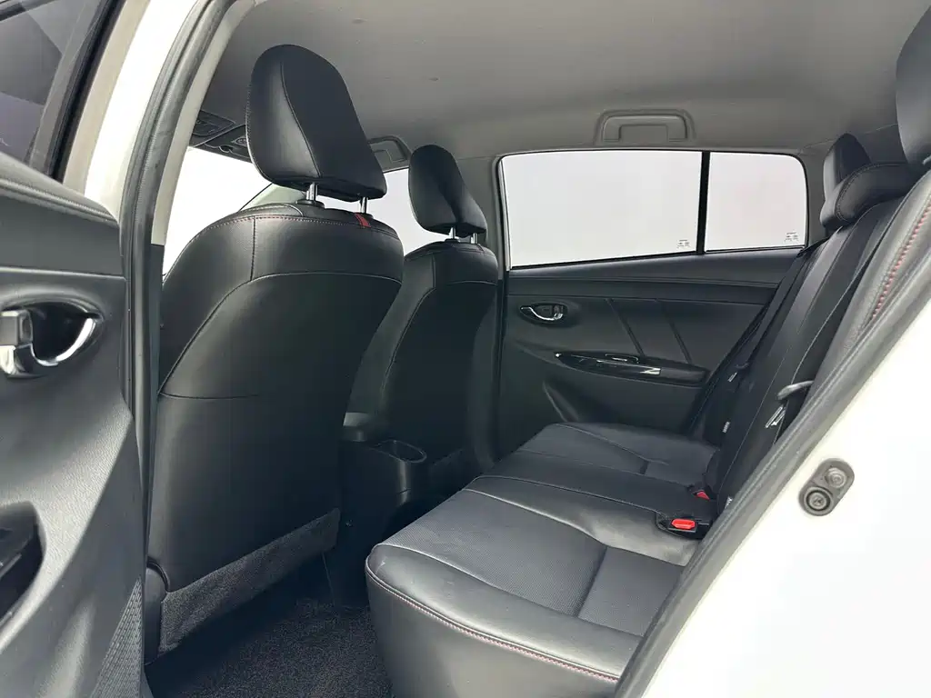Toyota Yaris L — миниатюра 8