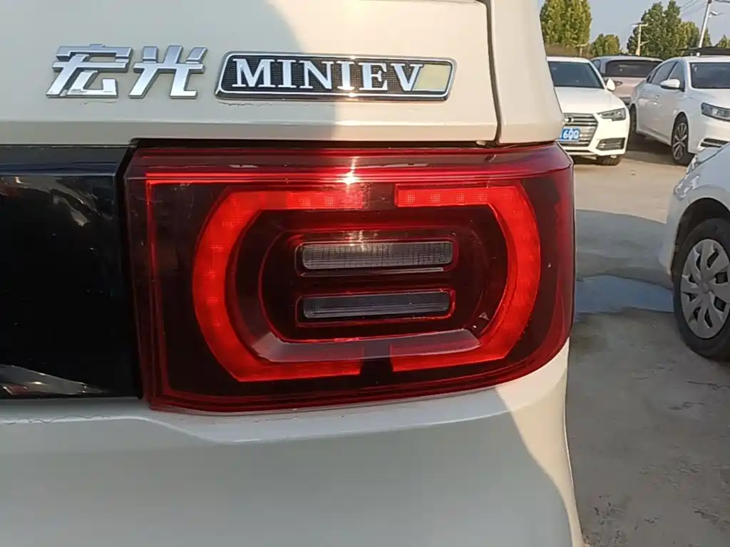 Wuling MINIEV — миниатюра 8