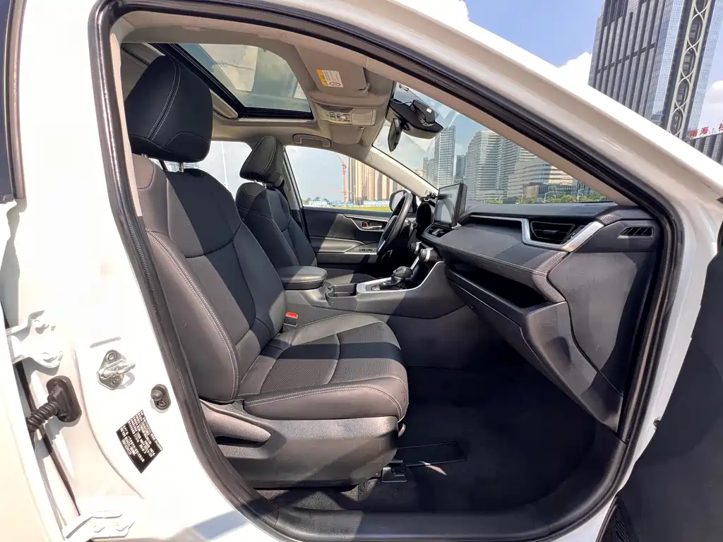 Toyota RAV4 — миниатюра 11