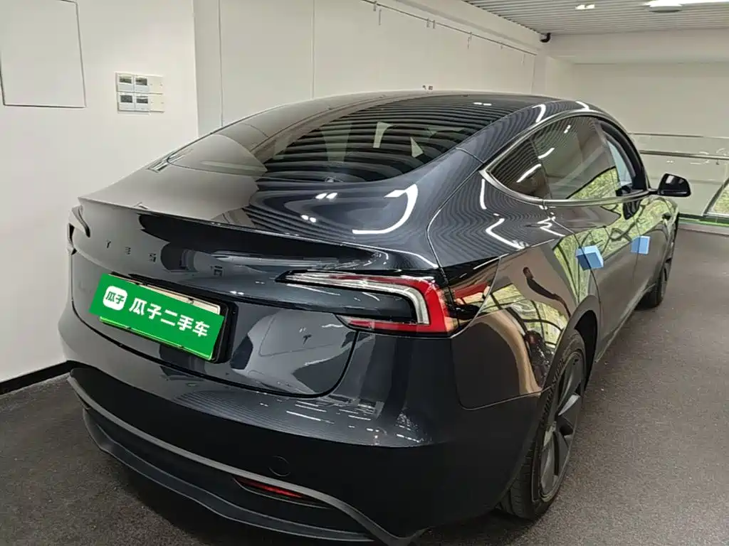 Tesla Model 3 — миниатюра 7