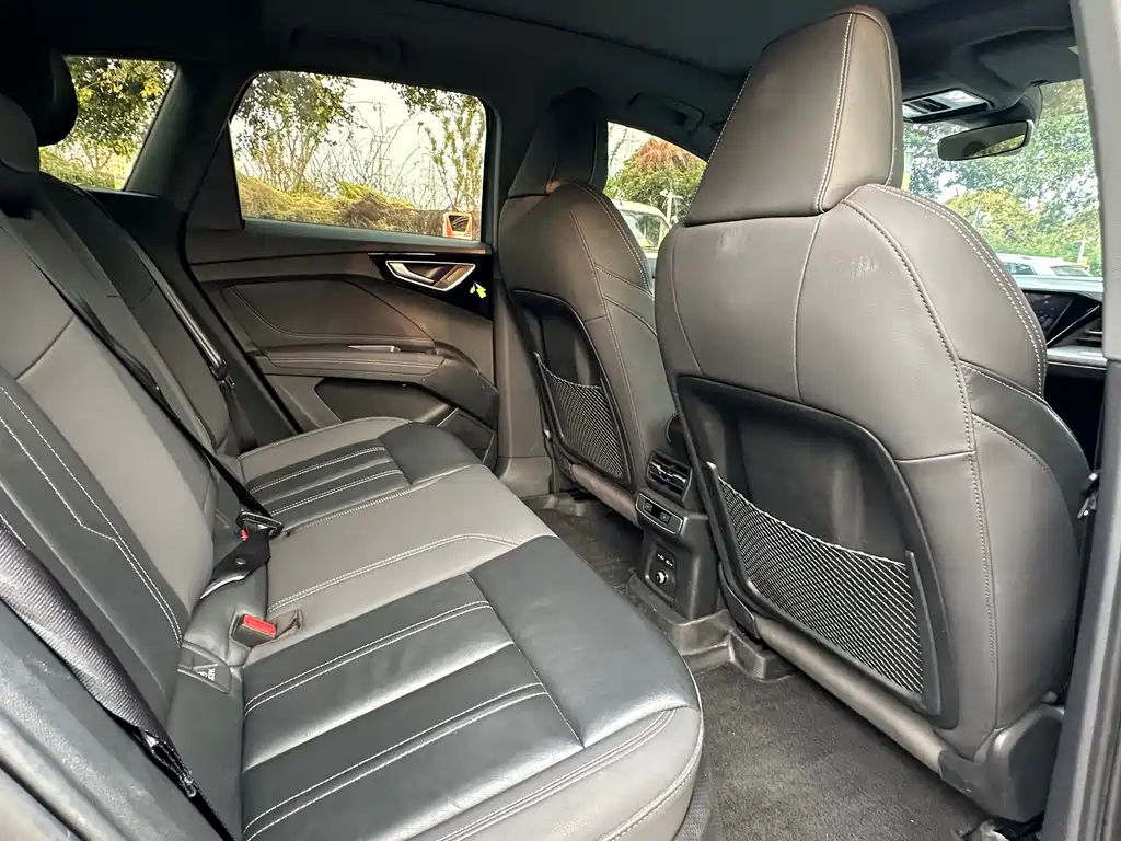 Audi Q4 e-tron — миниатюра 17