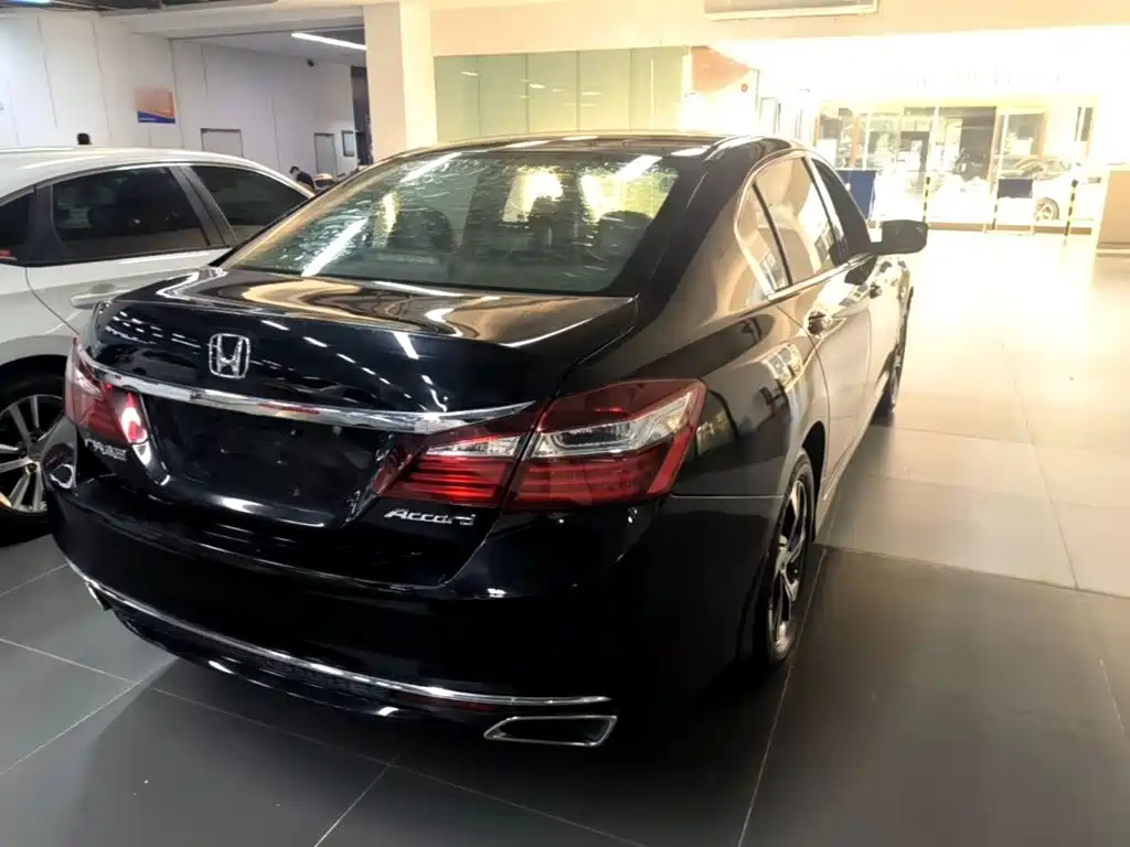 Honda Accord — миниатюра 7