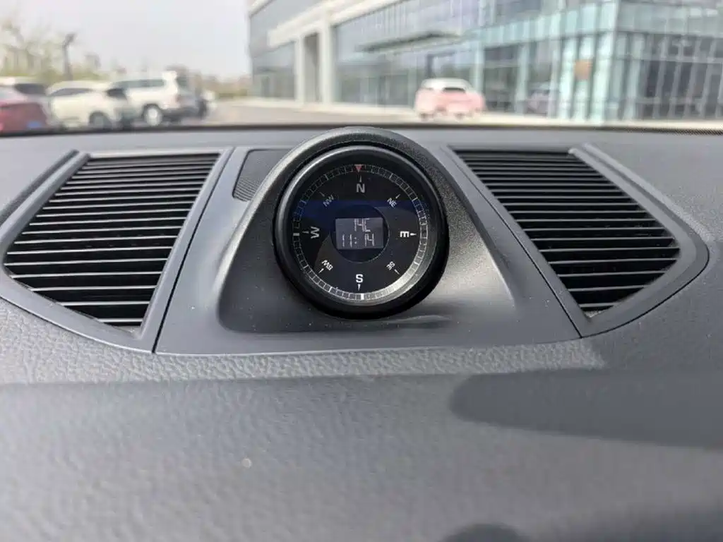 Porsche Macan — миниатюра 14