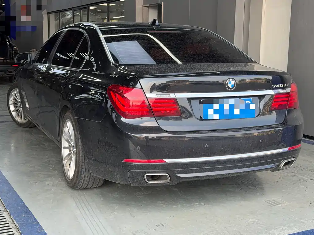 BMW 7 Series — миниатюра 10