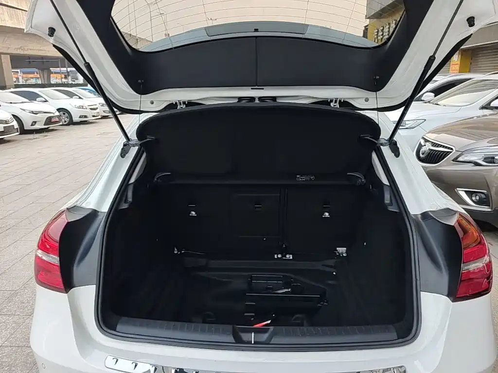 Mercedes-Benz GLA — миниатюра 19