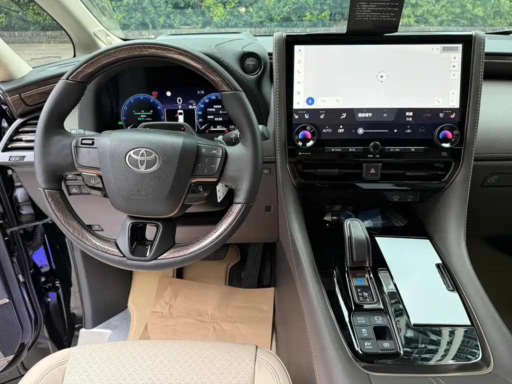 Toyota Alphard — миниатюра 16