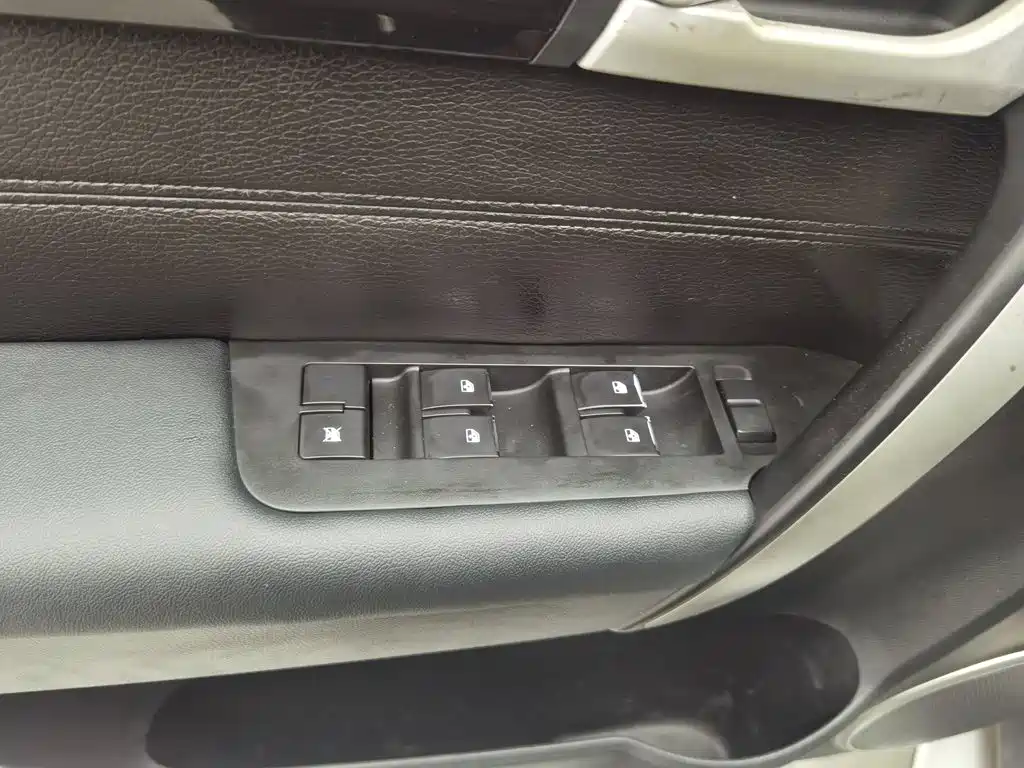 Chevrolet Captiva — миниатюра 9