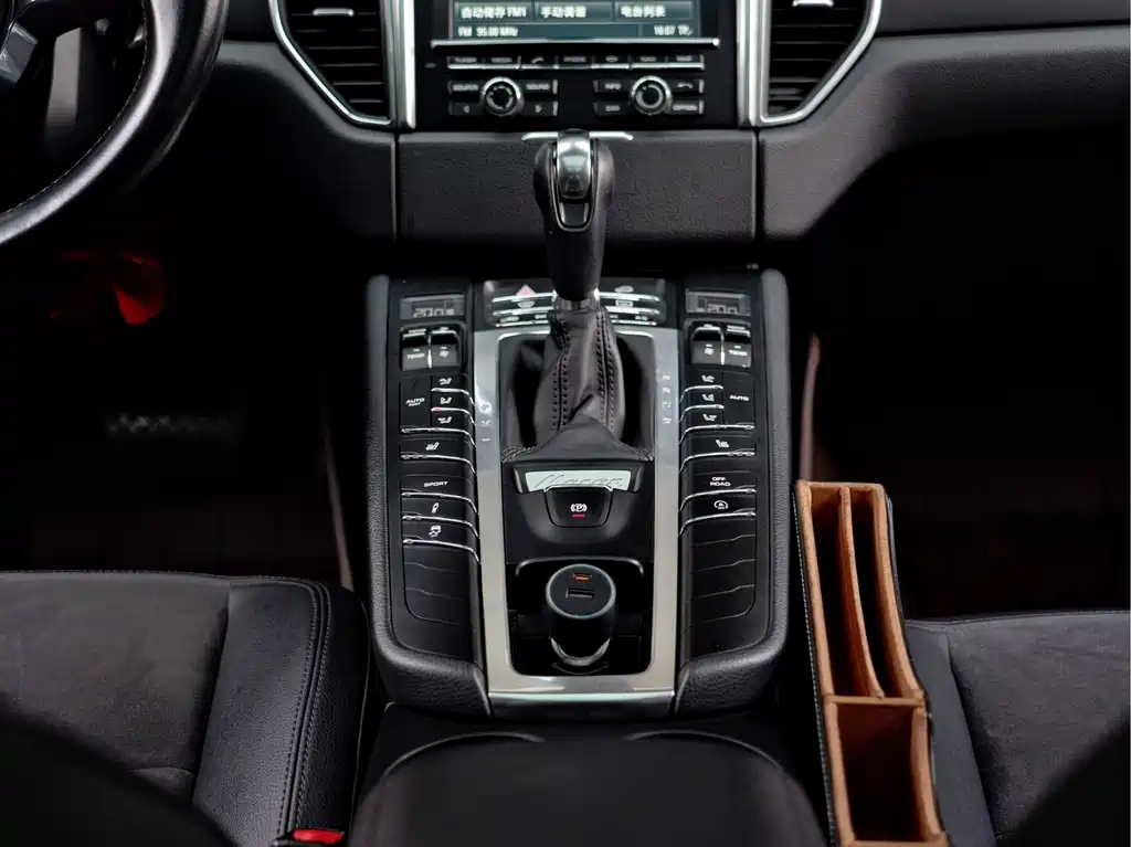 Porsche Macan — миниатюра 13