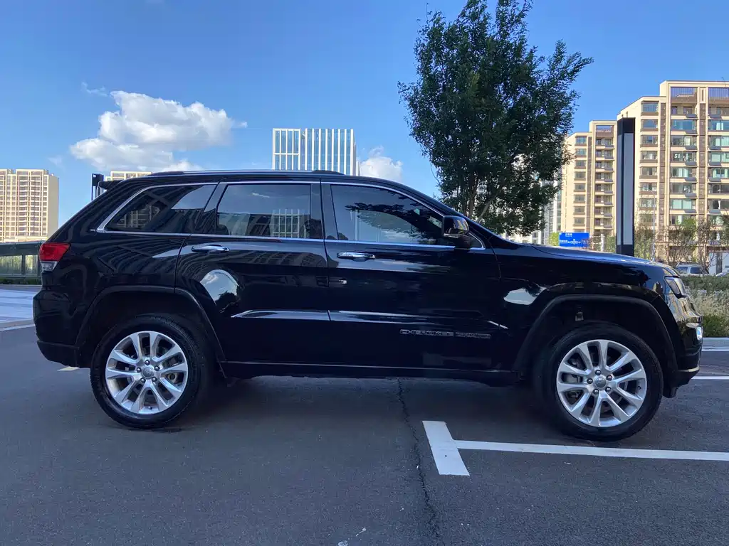 Jeep Grand Cherokee (Import) — миниатюра 6
