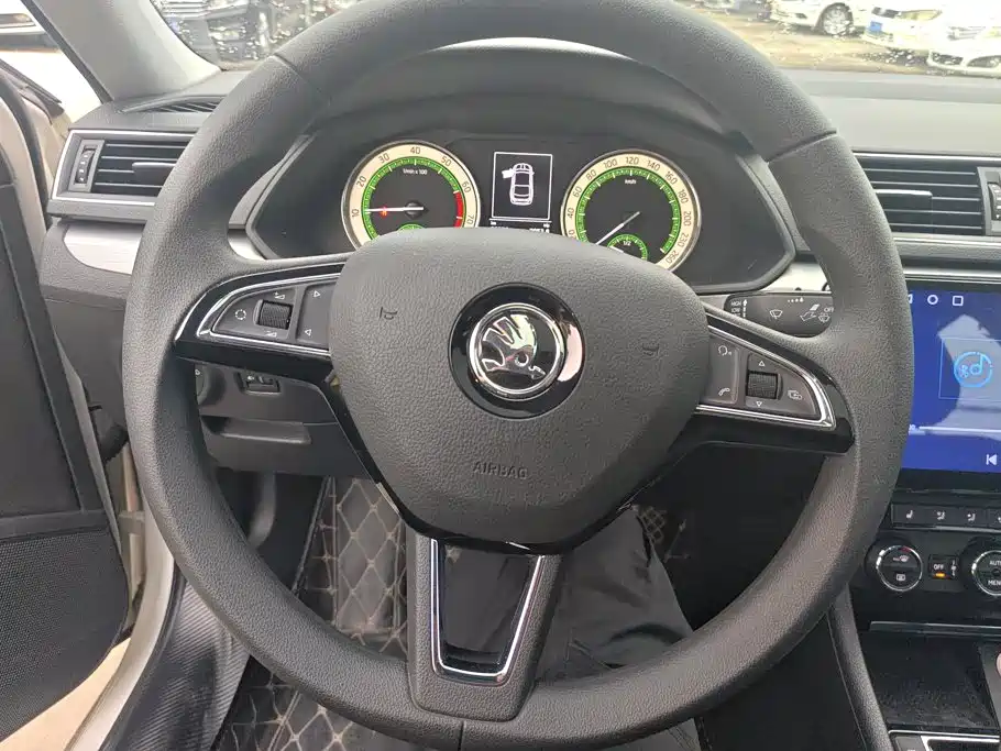 Skoda Superb — миниатюра 15
