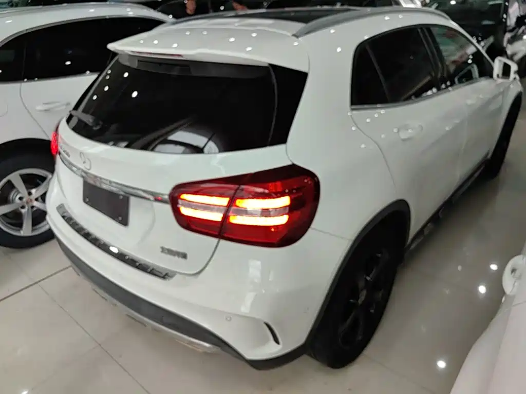 Mercedes-Benz GLA — миниатюра 7