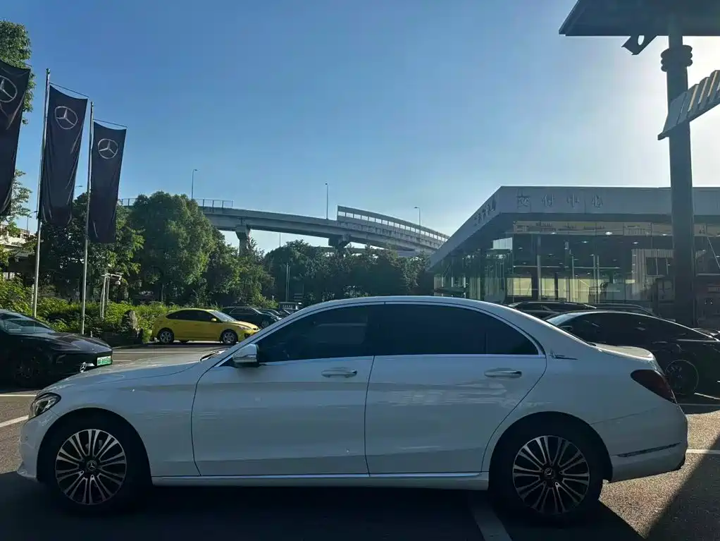 Mercedes-Benz C-Class — миниатюра 5