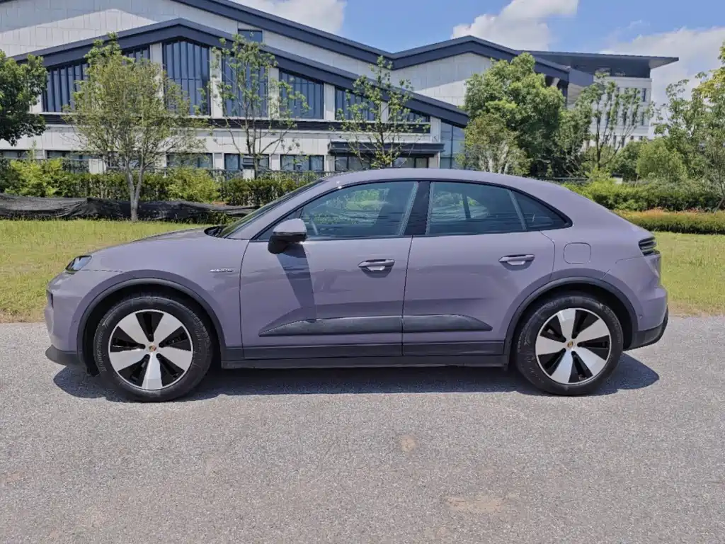 Porsche Macan EV — миниатюра 2