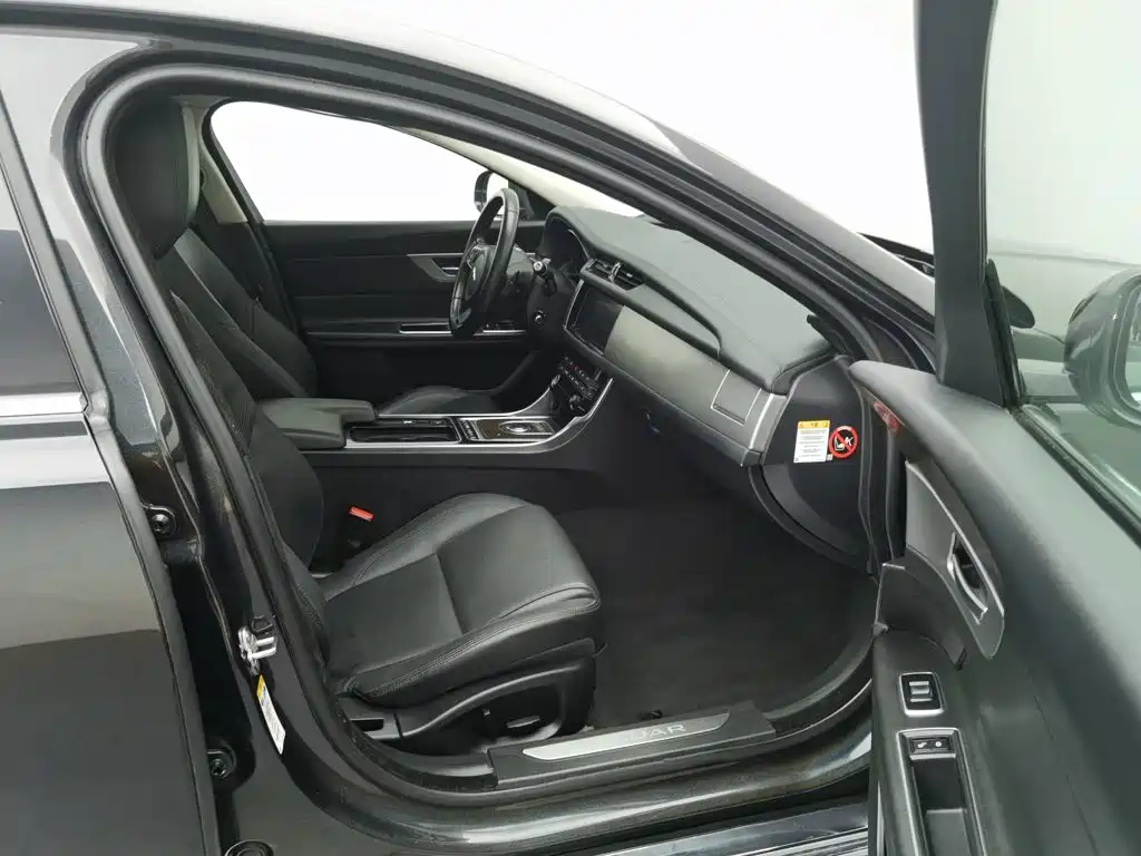 Jaguar XFL — миниатюра 23