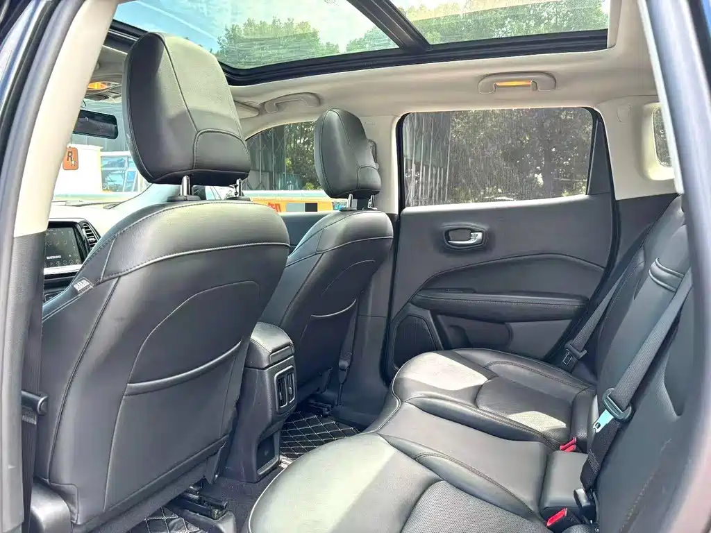 Jeep Compass — миниатюра 6