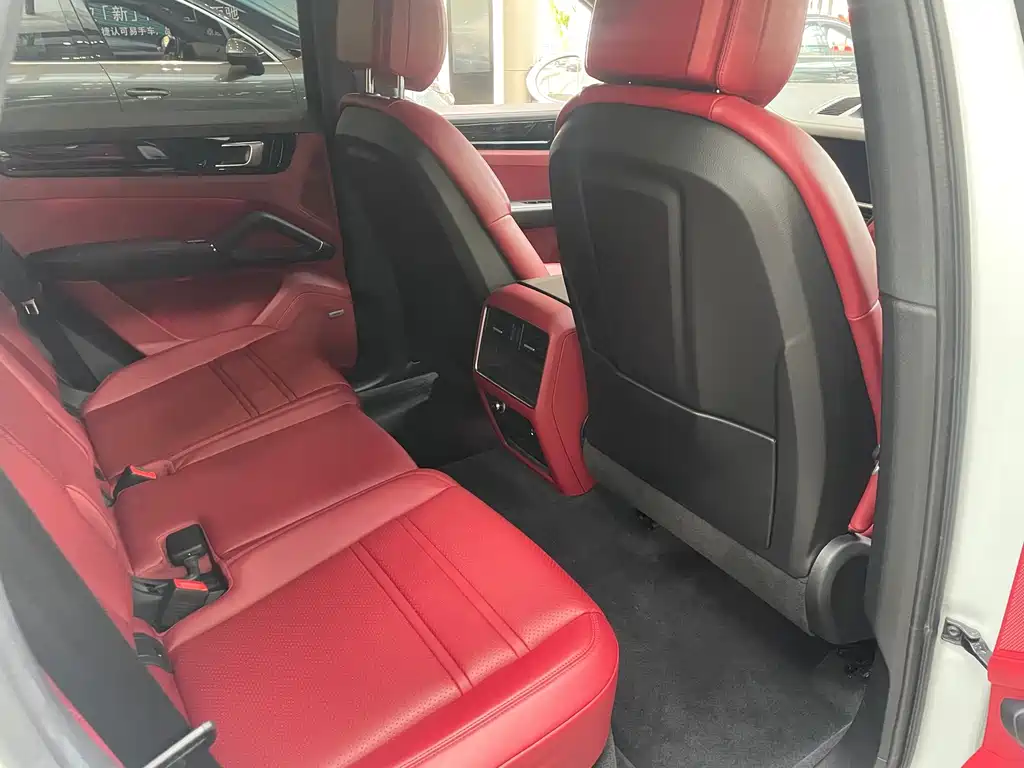 Porsche Cayenne — миниатюра 11