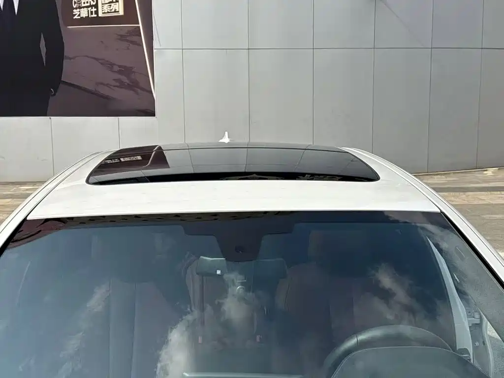 BMW 5 Series — миниатюра 13