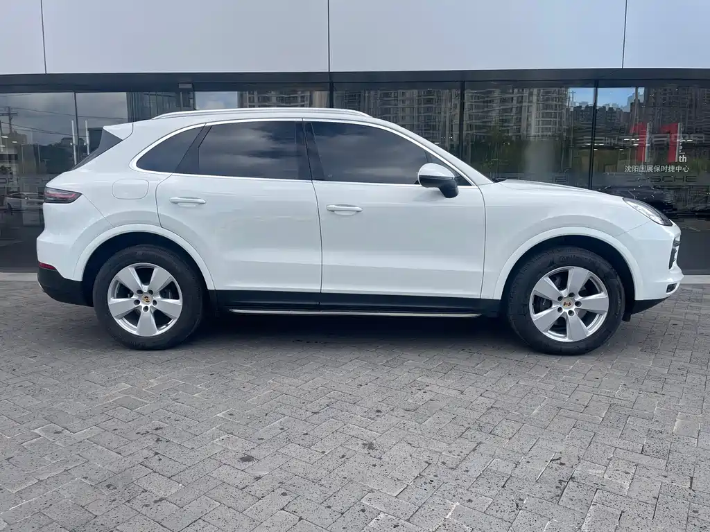 Porsche Cayenne — миниатюра 7