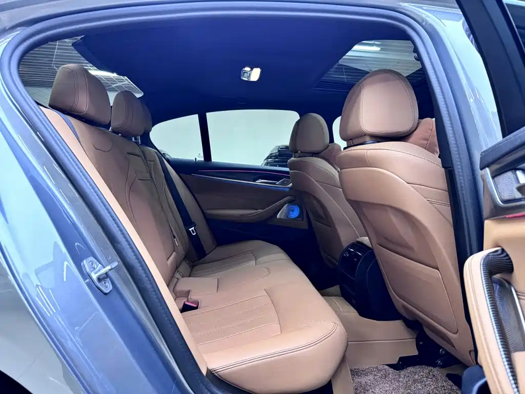 BMW 5 Series (Import) — миниатюра 12