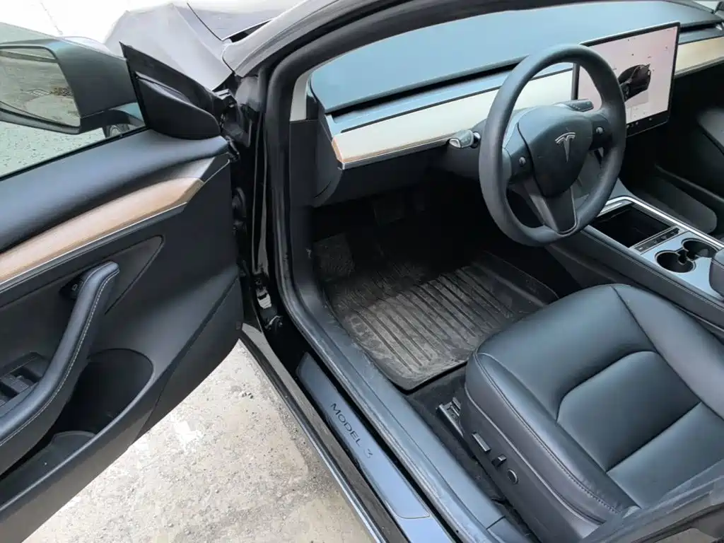 Tesla Model 3 — миниатюра 16