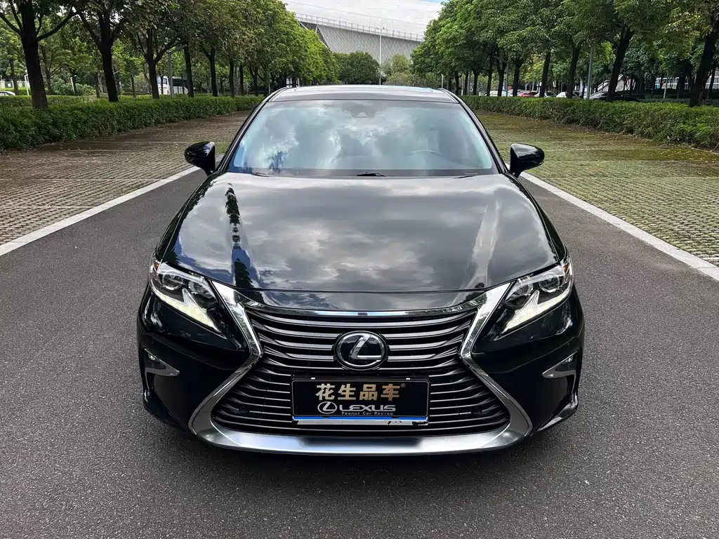 Lexus ES — миниатюра 2