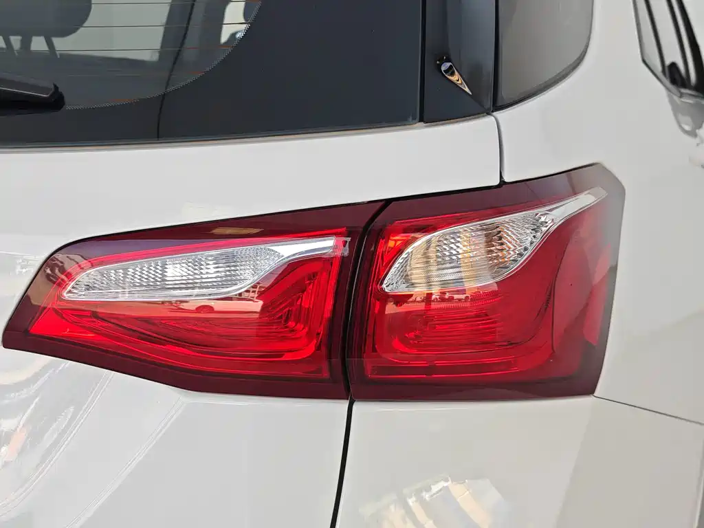 Chevrolet Equinox — миниатюра 21