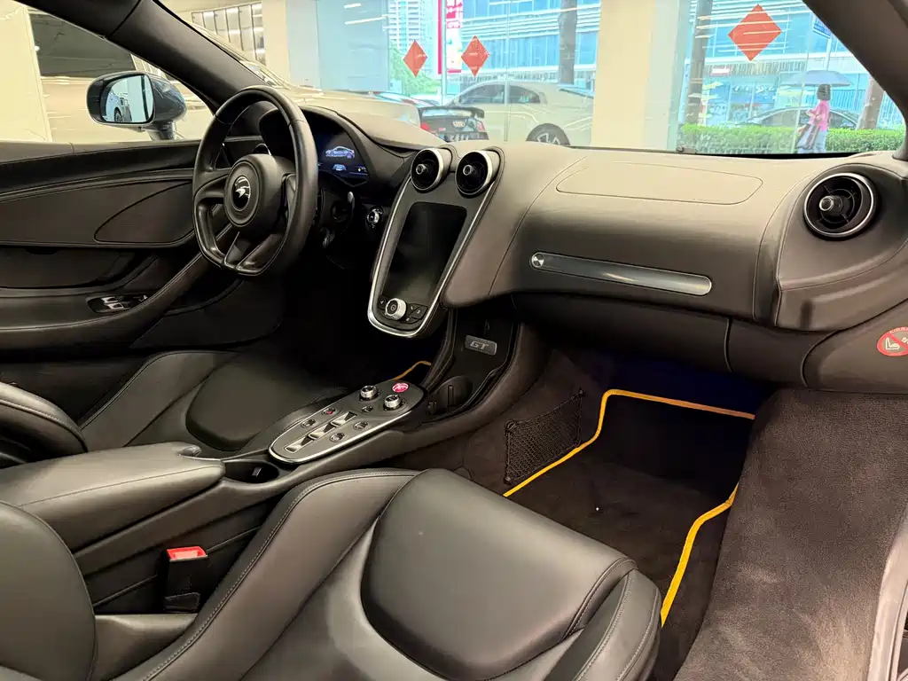 McLaren GT — миниатюра 5
