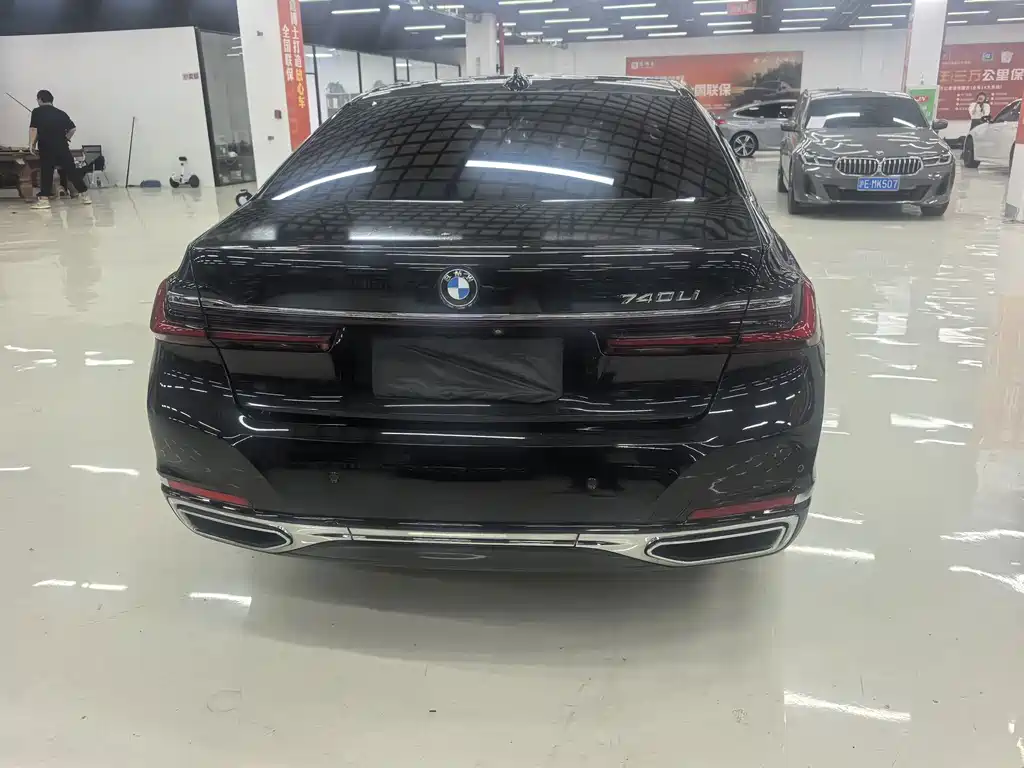 BMW 7 Series — миниатюра 7