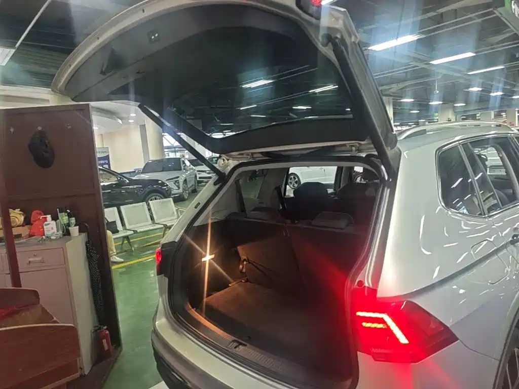 Volkswagen Tiguan L — миниатюра 19