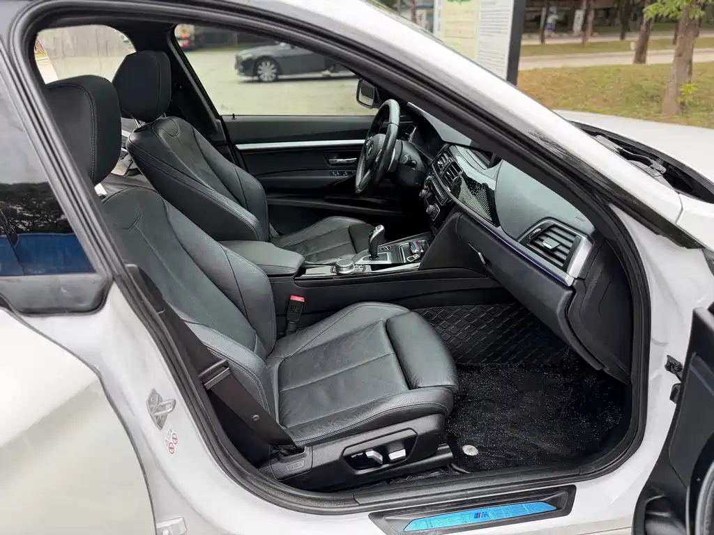 BMW 3 Series GT 3 GT 2019 320i M Sport