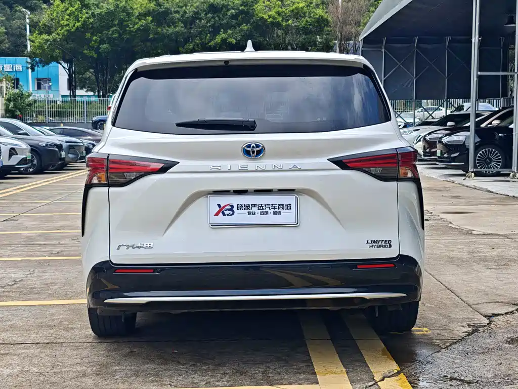 Toyota Sienna — миниатюра 6