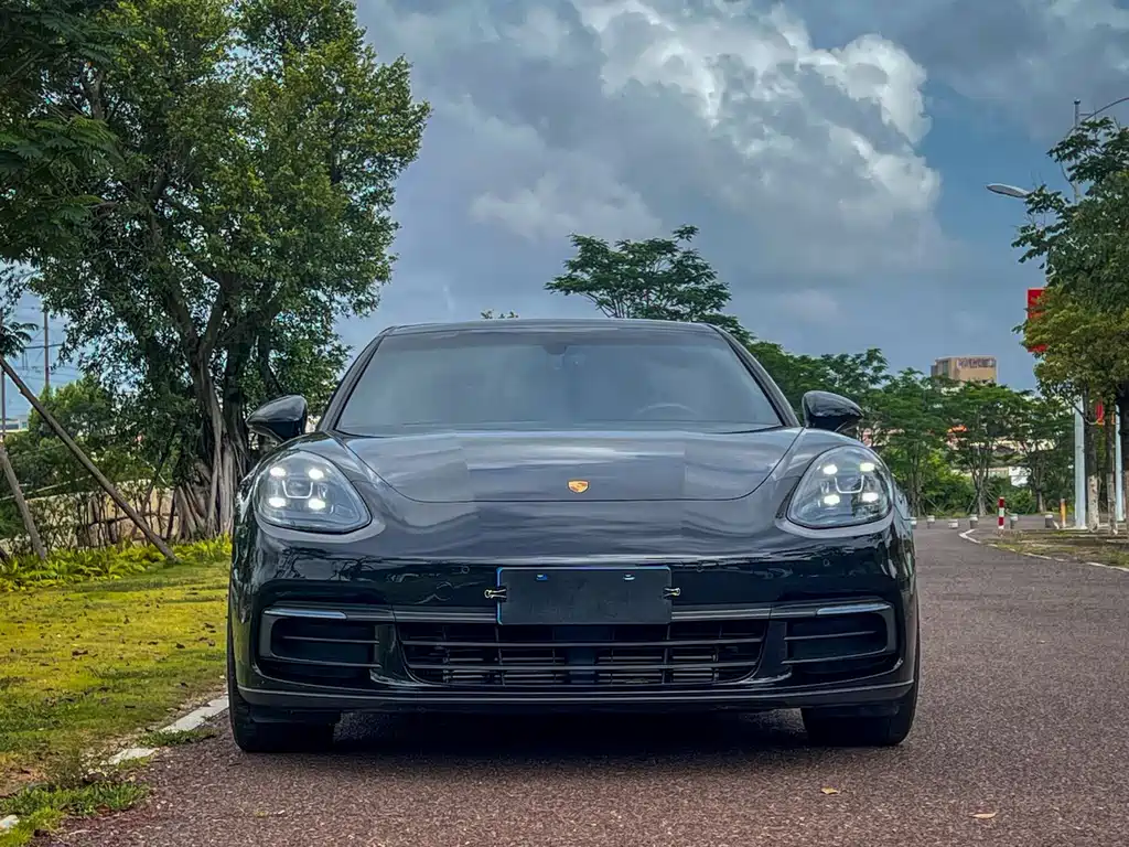 PORSCHE PANAMERA