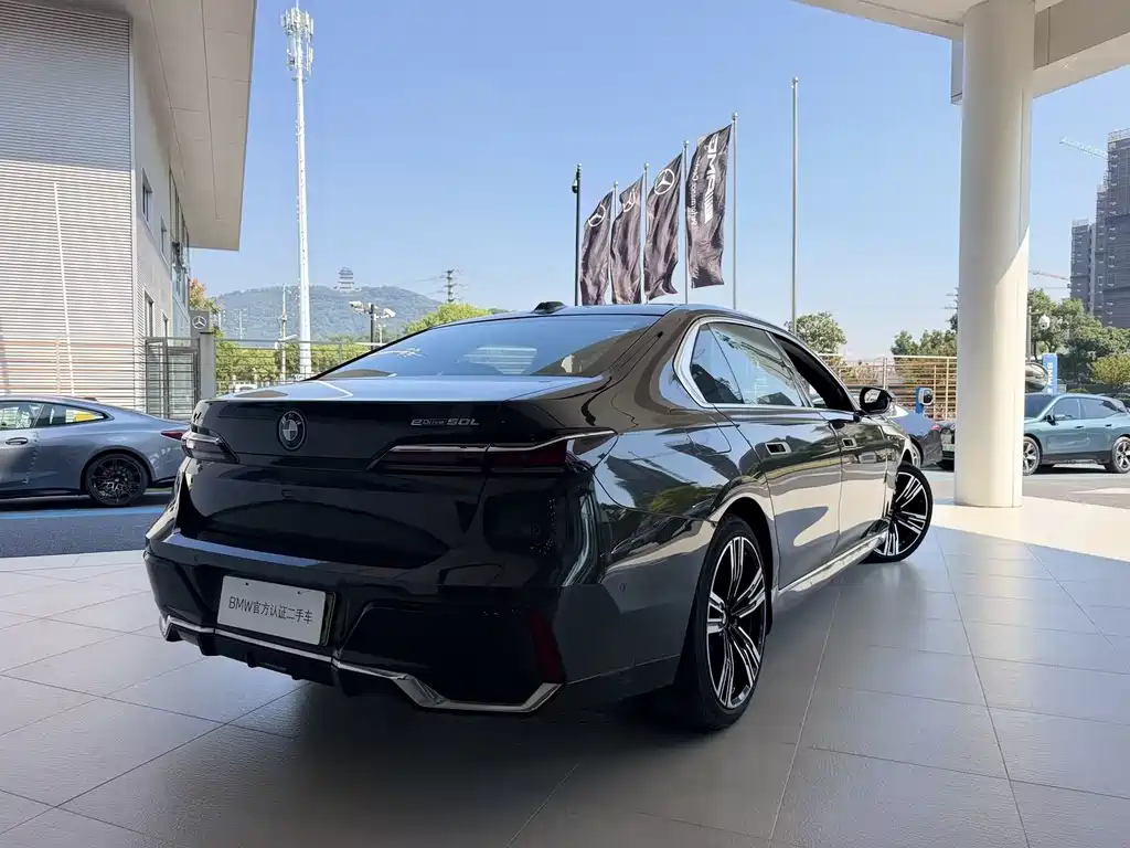 BMW i7 — миниатюра 5